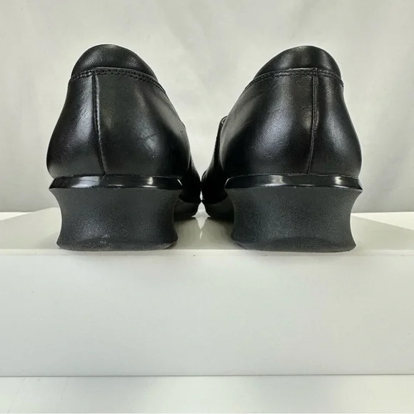 Clarks slip on shoe Womens Size 8.5 comfort black Everyday Comfort Low heel - Picture 9 of 14